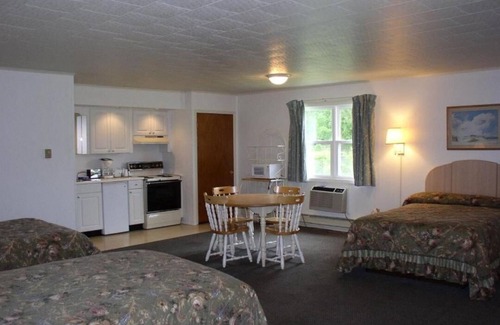 Chincoteague Hotel | Birchwood Inn