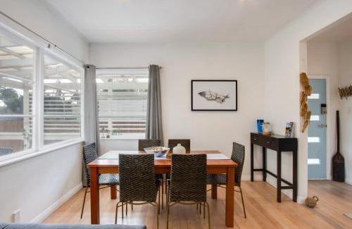 Marewa House | Bird and Fish - Napier Holiday Home