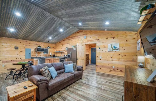 Fort Payne Cabin | Bird House