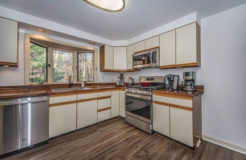 Landrum House | Bird Mountain Hideaway