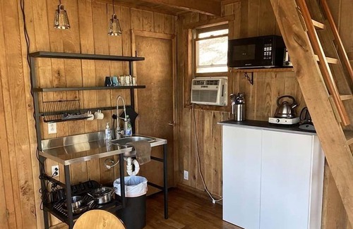 Slade House | Bird Nest Cabin: A Charming Hideaway Close to Natural Bridge, Dining, and Trails
