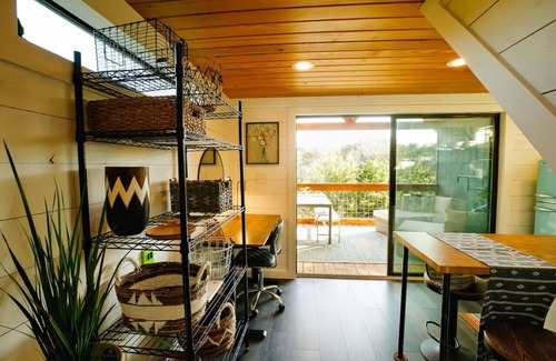 Dripping Springs Apartment | Bird`s Eye, Cozy Cabin w a view & Tesla EV Charger