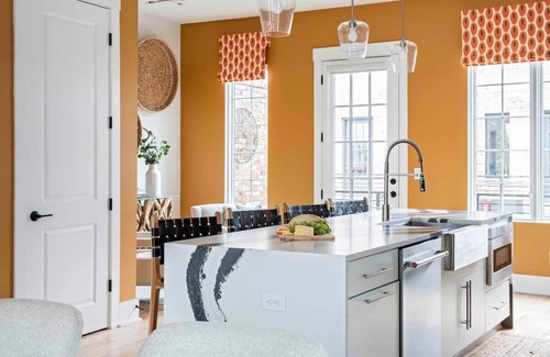 Castleberry Hill House | Bird's Eye View by Minty Living