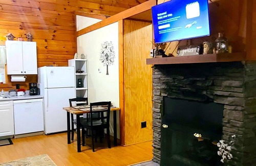 Sautee Nacoochee Cabin | Bird Song Cabin-Great Privacy for that romantic getaway