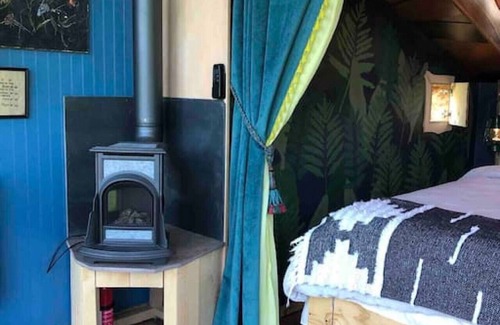 Roxbury House | Birdhouse · Glamping in New York the Catskills Birdhouse