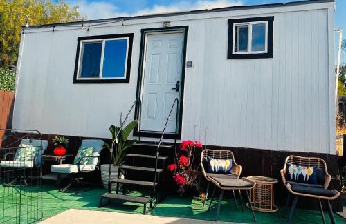 Granite Hills Apartment | Birdie's Bungalow- Stunning views in cozy tropical hideaway!