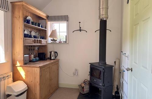 Castle Douglas Cottage | Birds Nest - a cottage that sleeps 2 guests in 1 bedroom