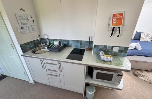 Castle Douglas Cottage | Birds Nest - a cottage that sleeps 2 guests in 1 bedroom
