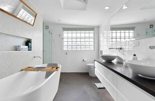 North Bondi Apartment | Birds Nest Studio - huge views above North Bondi