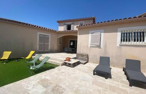 Arles Villa | Birds Villa, piscine chauffée, clim, garage, wifi