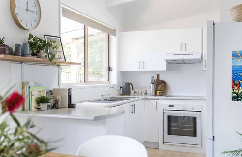 Narrawallee House | Birdsea House - Tranquil, leafy home in the heart of Narrawallee