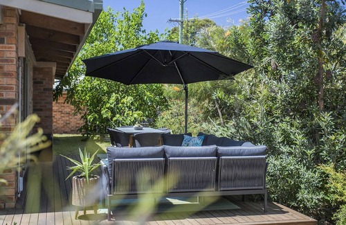 Narrawallee House | Birdsea House - Tranquil, leafy home in the heart of Narrawallee