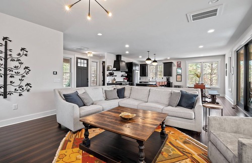 Nebo House | Birdsong | Fire Pit, Pet Friendly & Easy Access to Lake James!
