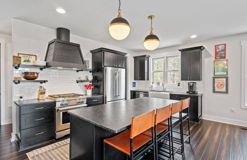 Nebo House | Birdsong | Fire Pit, Pet Friendly & Easy Access to Lake James!