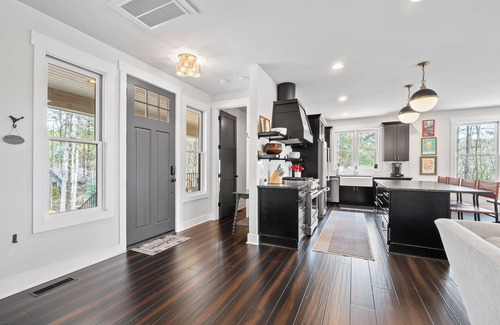 Nebo House | Birdsong | Fire Pit, Pet Friendly & Easy Access to Lake James!