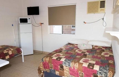 Birdsville Cabin | Birdsville Tourist Park