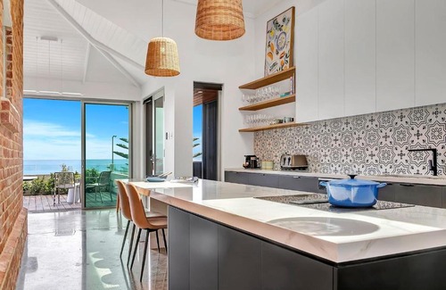 Grange House | Birdy Beach House - An Idyllic Oceanfront Lifestyle
