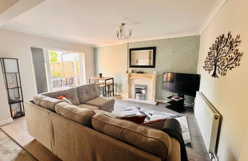 Hall Green Apartment | Birmingham Blissful Apartment With 2 Bedrooms