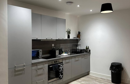 Bloxwich Apartment | Birmingham/Solihull 1-Bed Apt, Sleeps 3 w/Parking