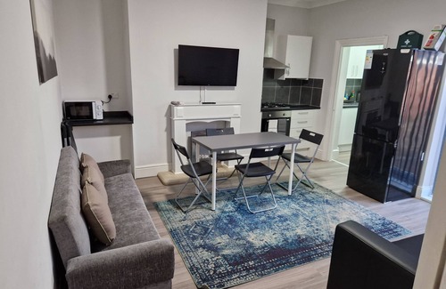 Birtley House | Birtley's Amethyst, 3 Bedroom Apt ,sleeps 6 Guest