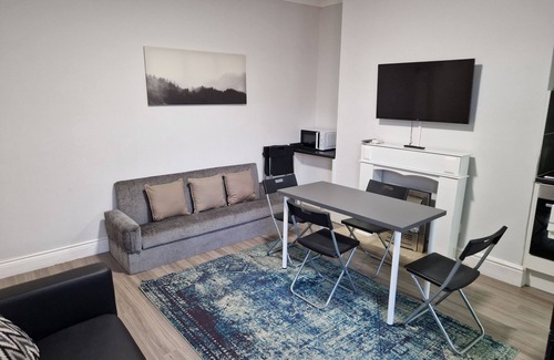 Birtley House | Birtley's Amethyst, 3 Bedroom Apt ,sleeps 6 Guest