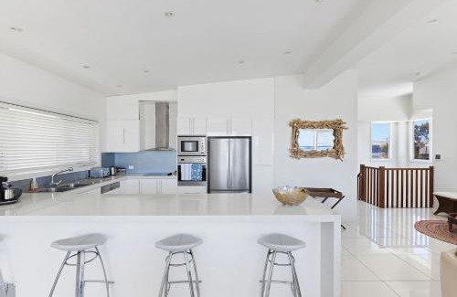 Anna Bay House | Birubi Beach Waterfront