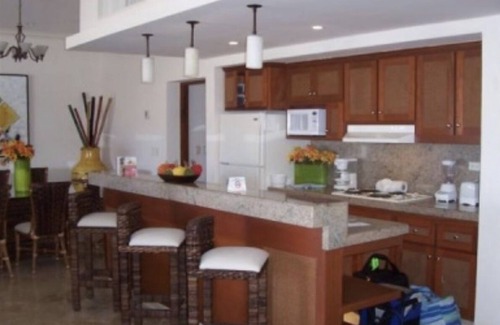 Marina Apartment | BISBEE WEEK Black/Blue marlin tourn-on beach 2 bdrm condo.In the heart of CABO!