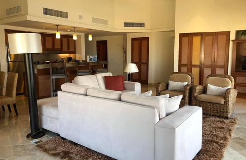 Marina Apartment | BISBEE WEEK Black/Blue marlin tourn-on beach 2 bdrm condo.In the heart of CABO!