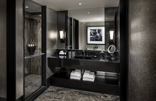 Fashion District Hotel | Bisha, a Luxury Collection Hotel Toronto
