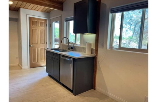 West Bishop Apartment | Bishop Aces Apartment
