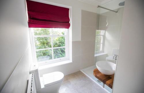 Londonderry Hotel | Bishop's Gate Hotel