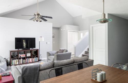 Williamsburg House | Bissell Creek Woodside Cottage