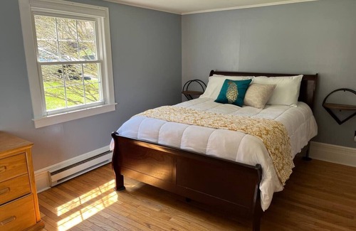Fly Creek House | *Bissell House* 5MilestoHOF