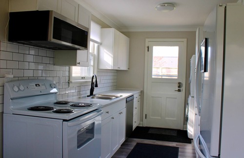 Historic Old Town House | Bissell's Hideaway in the Heart of old town Niagara on the lake