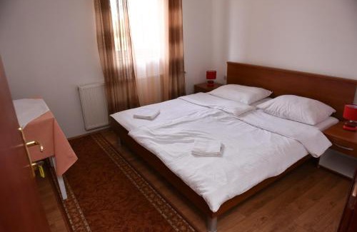 Perusic Bed & Breakfast | Bistro Kristina
