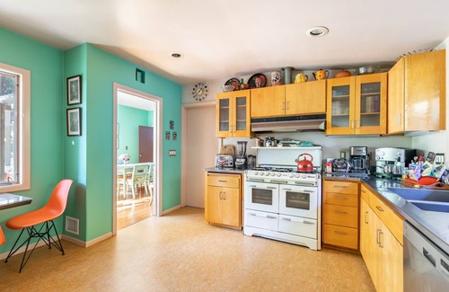 Bixby Knolls House | Bixby Beauty 50s Mod - Pool and Parking