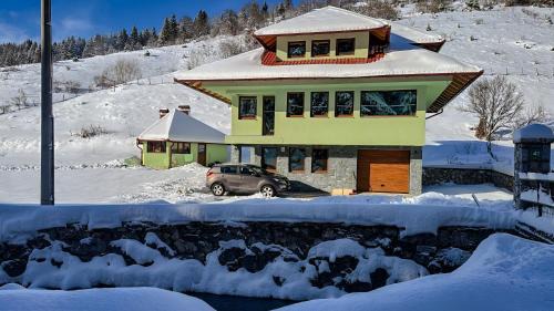 Sarajevo Canton Villa | Bjelasnica Alpine Retreat - Cozy Mountain House near Sarajevo