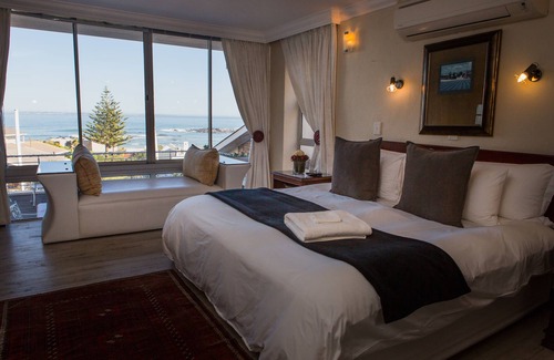 Bloubergstrand House | BlaauwVillage Boutique Guest House