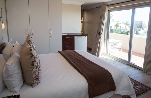 Bloubergstrand House | BlaauwVillage Boutique Guest House