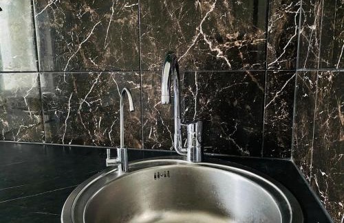 Haabersti Apartment | Black Apartment at Blossom Hill