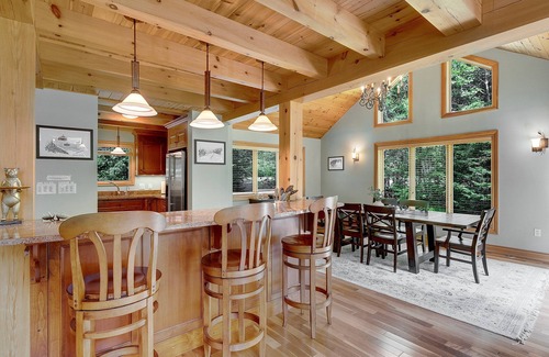 Bethel House | Black Bear Bungalow- with Hot tub