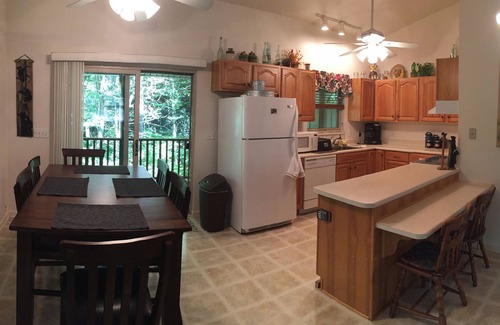 Barnardsville House | Black Bear cabin by the creek
