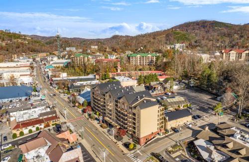 Gatlinburg Hotel | Black Bear Inn & Suites