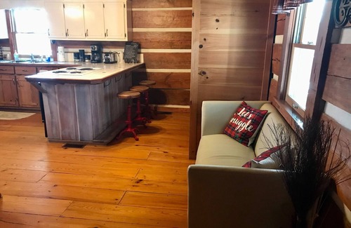 Helen House | Black Bear Lodge 🪵cabin Hot Tub Fire Pit🔥 Large Decks Secluded 3 bed 2 bath