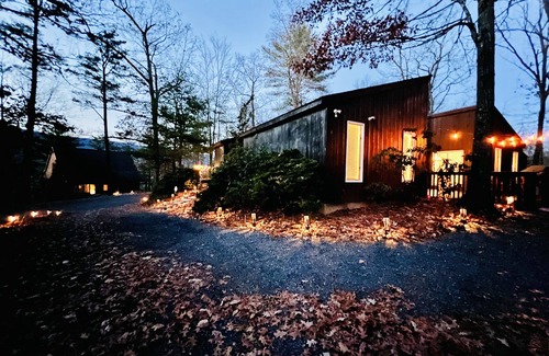 Basye Cottage | Black Bear Lodge: Cozy Cabin, NEW Noon Check-in