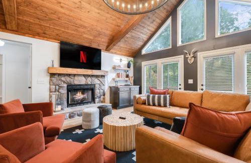 Massanutten House | Black Bear Ridge Luxe Cabin W Views & Hot Tub