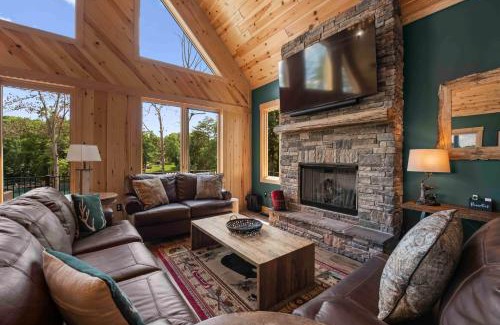 Lake Norman of Catawba House | Black Bear Lodge by AvantStay Lakefront Dock Pool Theater Sleeps 20