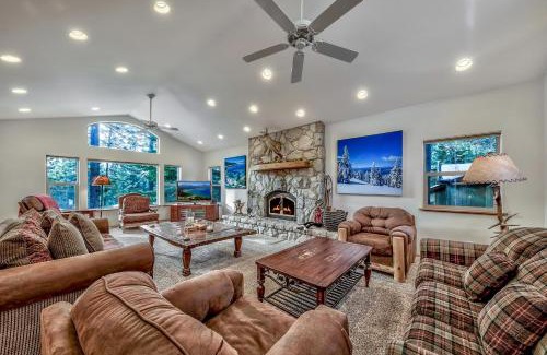 Montgomery Estates House | Black Bear Villa - large 4 BR 4 BA hot tub game room