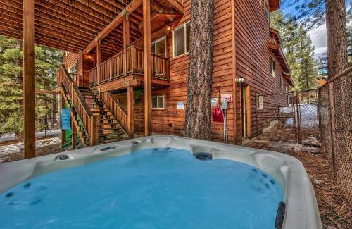 Montgomery Estates House | Black Bear Villa - large 4 BR 4 BA hot tub game room