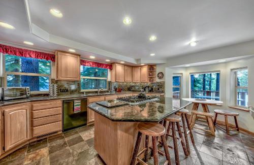 Montgomery Estates House | Black Bear Villa - large 4 BR 4 BA hot tub game room